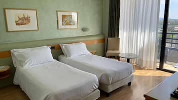 Camera Classic con 2 letti singoli | Biancheria da letto di alta qualità, copriletto in piuma, minibar