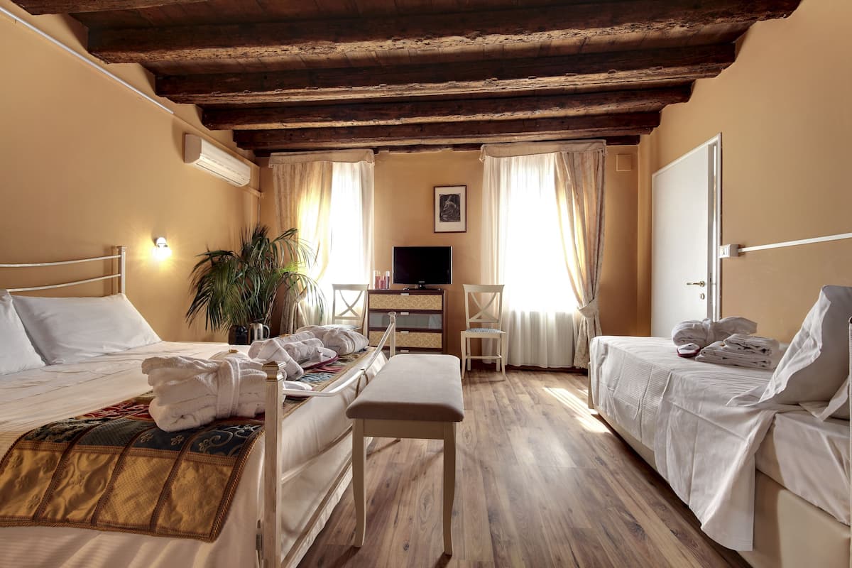 In-room safe, free WiFi, bed sheets