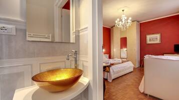 Habitació Deluxe | Bany | Dutxa, assecador de cabells, sabatilles i bidet