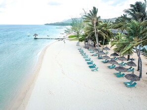 On the beach, white sand, free beach cabanas, sun loungers - OUTRIGGER Mauritius Beach Resort (Bel Ombre)