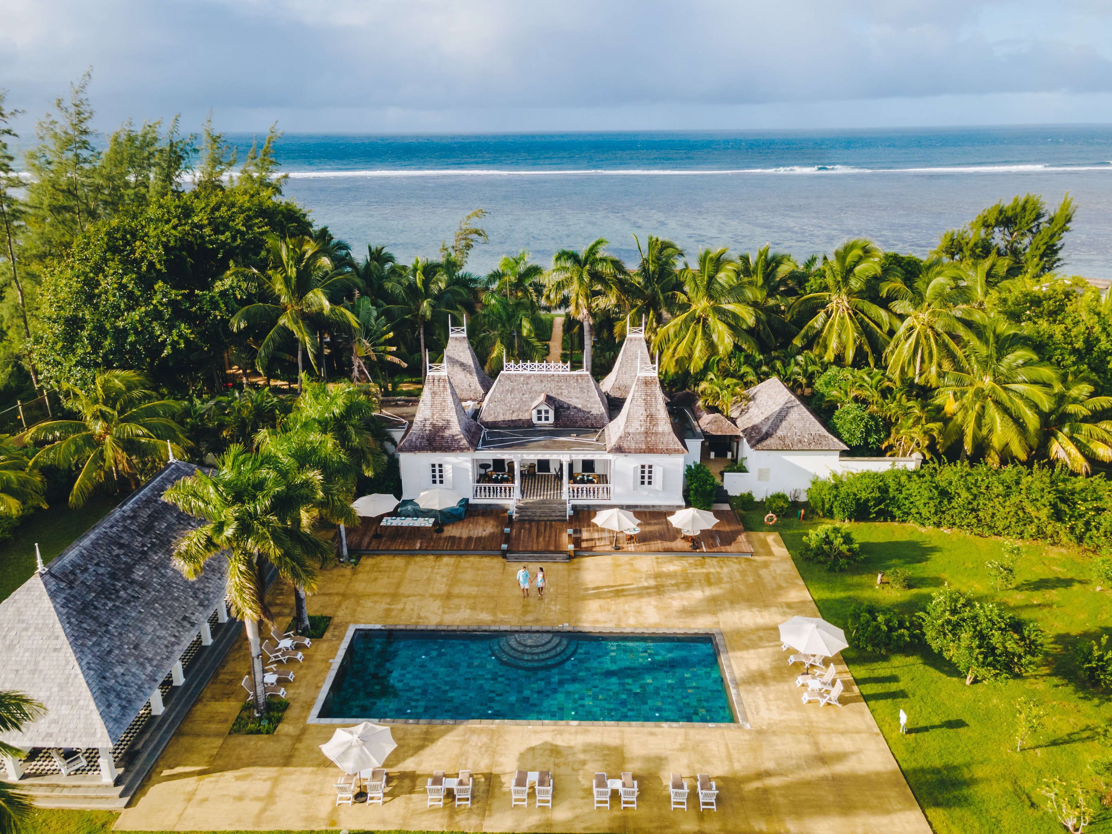 4 outdoor pools, pool umbrellas