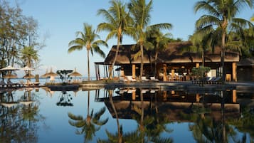 4 outdoor pools, pool umbrellas
