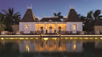 5 restaurants, serveren ontbijt, lunch, diner, internationale gerechten