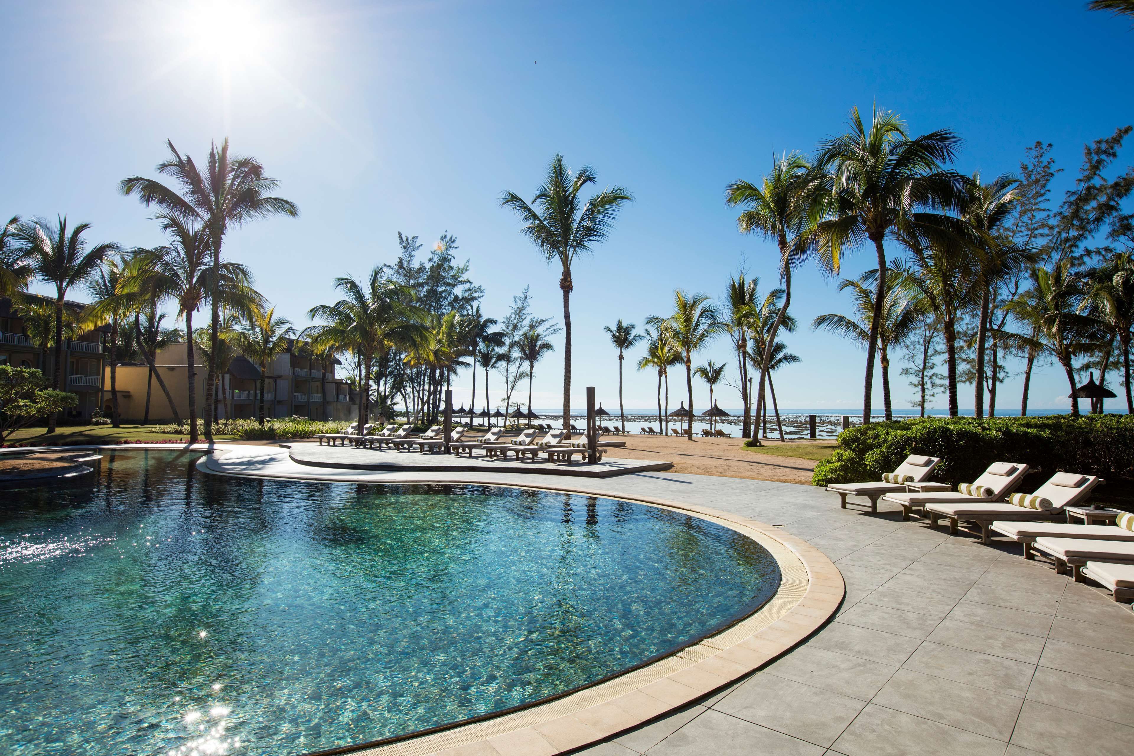 4 outdoor pools, pool umbrellas