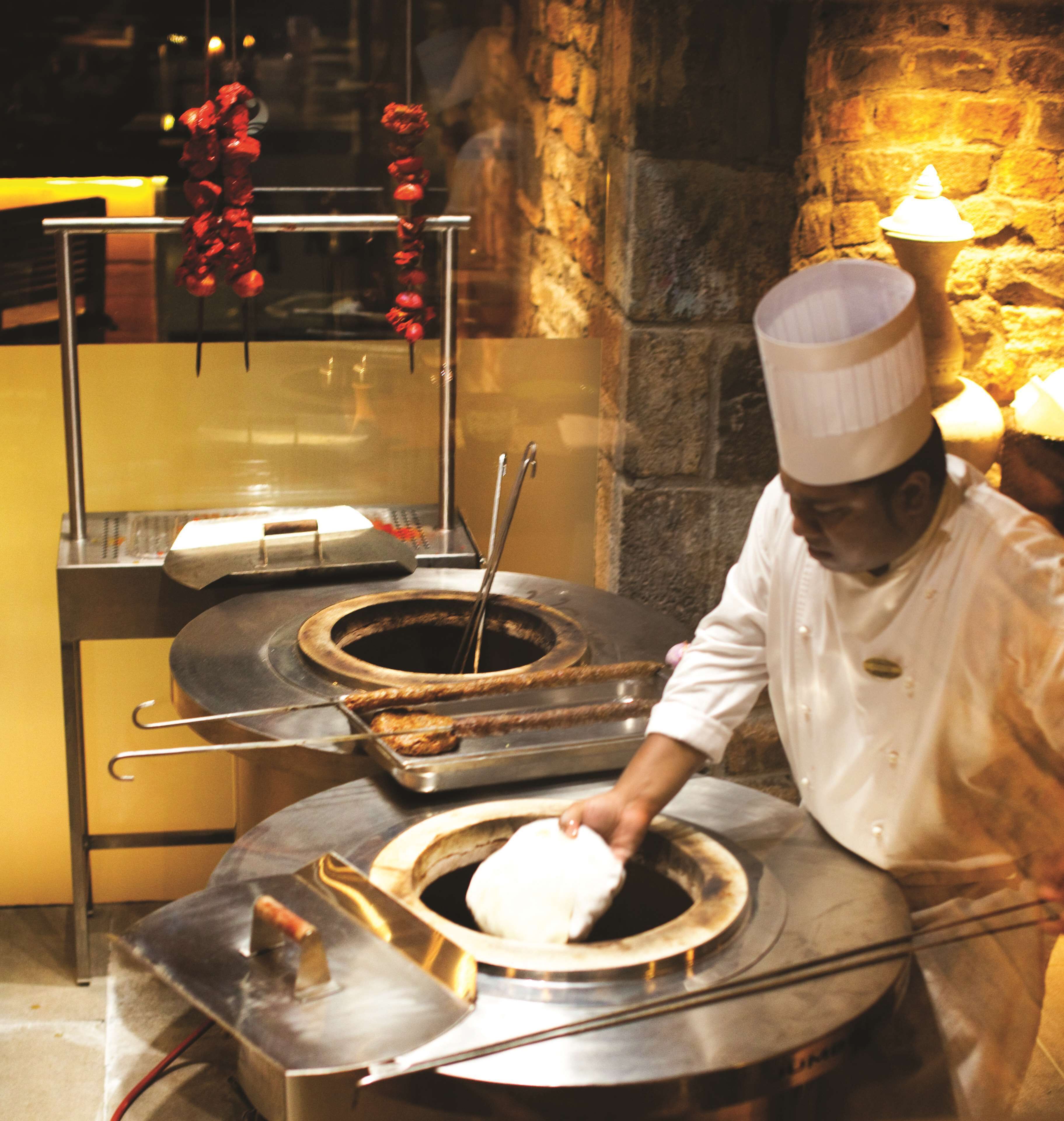 5 restaurants, breakfast, lunch, dinner served; international cuisine