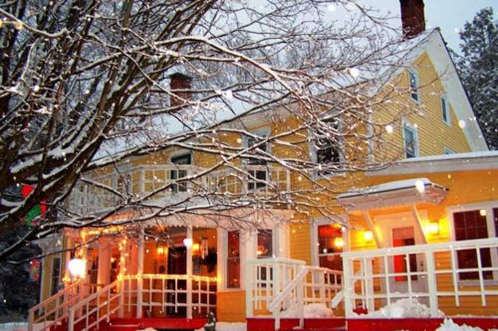 Saratoga Farmstead B&B - Malta Ridge, NY