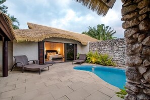 Suite, piscina privada, en la zona del patio | Sábanas de algodón egipcio y ropa de cama de alta calidad