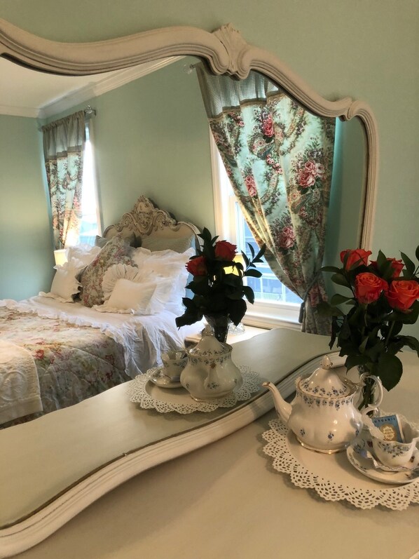 Room 19 | Premium bedding, WiFi (free), individually decorated - The Carriage House B&B (Ocean Grove)