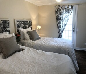 Room 17 | Premium bedding, individually decorated, individually furnished - The Carriage House B&B (Ocean Grove)