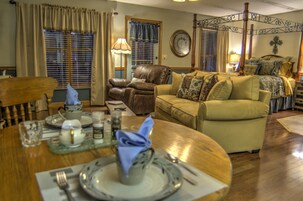 Romantic Cottage, 1 Queen Bed, Non Smoking, Jetted Tub | Egyptian cotton sheets, premium bedding, down comforters