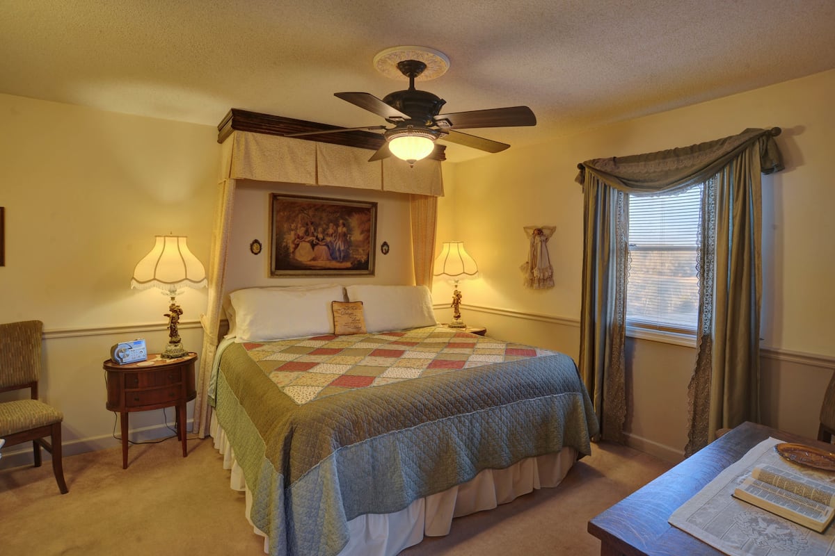 Deluxe Suite, Multiple Beds, Balcony, Mountain View | Egyptian cotton sheets, premium bedding, down comforters