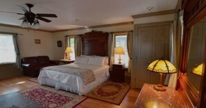 Room | Individually decorated, desk, iron/ironing board, bed sheets - Union Gables Bed & Breakfast (Saratoga Springs)