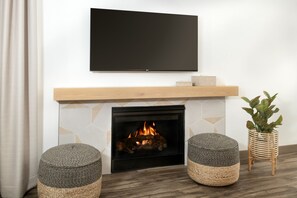 Room, 1 King Bed, Fireplace, Ocean View | Premium bedding, Tempur-Pedic beds, individually decorated
