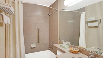 Combined shower/bathtub, free toiletries, hair dryer, towels