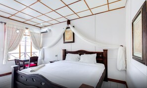 Dobbeltrom, 1 kingsize-seng | Safe på rommet, strykejern/-brett og wi-fi (inkludert)