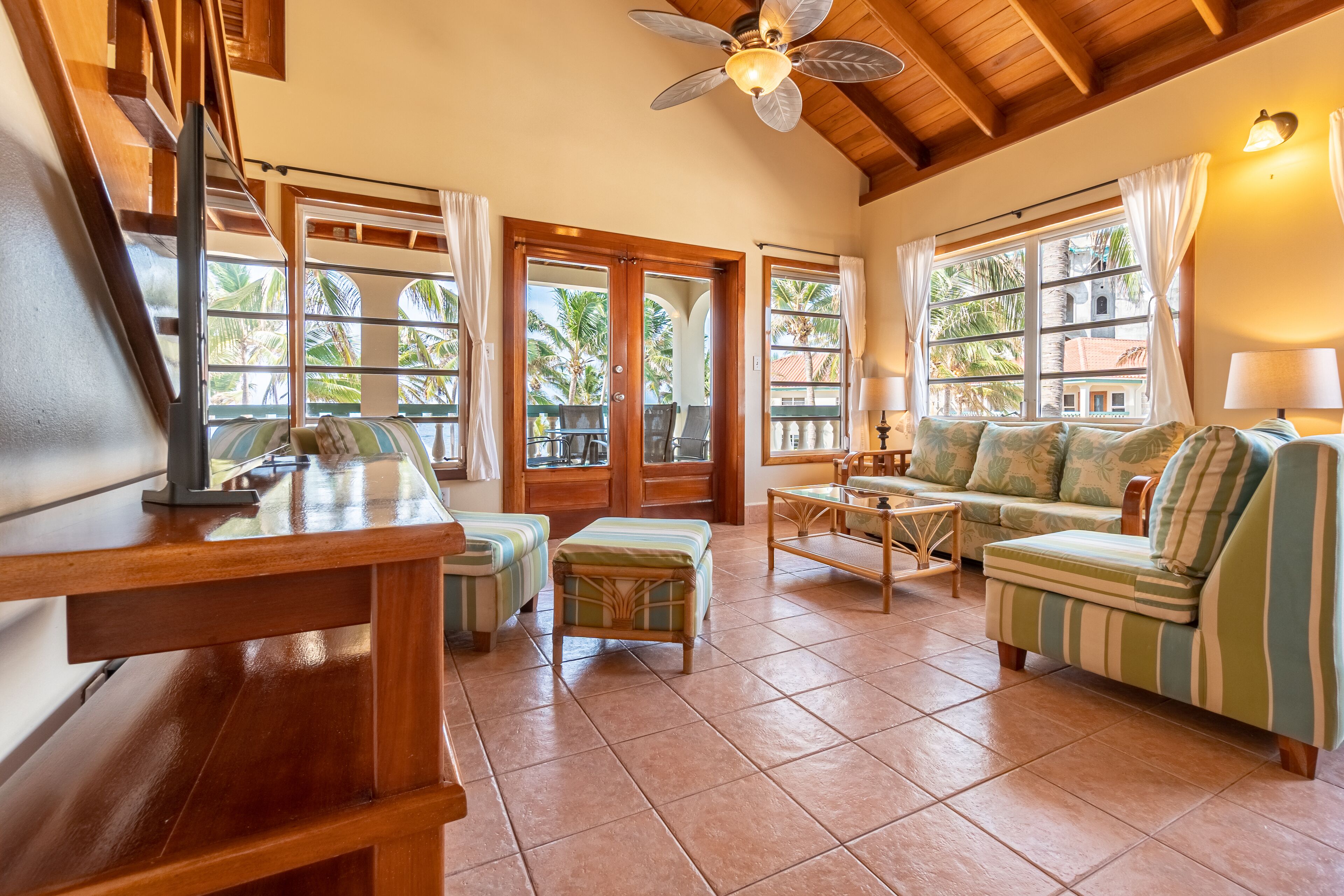 sea view upper level suite | living area | 40-inch lcd tv with cable channels, tv