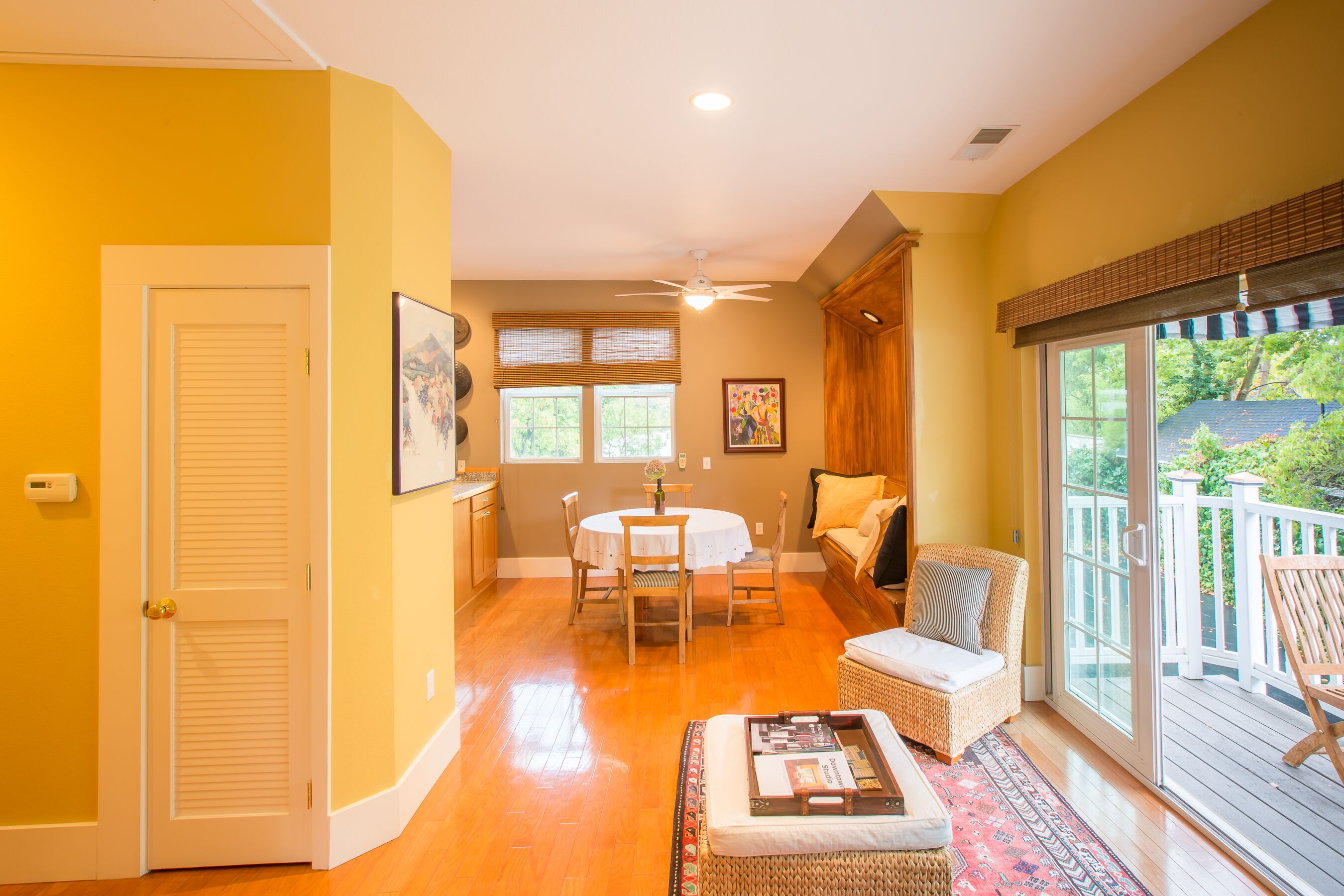 Deluxe Studio | Ruang tamu | TV, stesen dok iPod, stesen dok MP3 