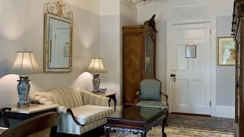 Suite (Blue Garden) | Sengetøy av topp kvalitet, skrivebord og strykejern/-brett