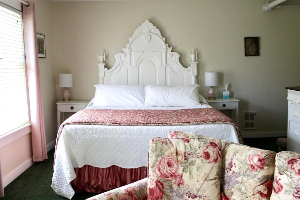 Superior Room, 1 King Bed, Fireplace