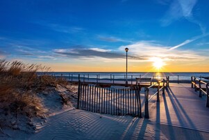 在附近的私人海滩、白沙、沙滩椅、沙滩毛巾