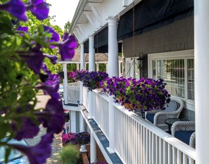 Luxury Room, 1 King Bed | Terrace/patio - Chateau Inn and Suites (Spring Lake)