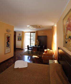 Suite | Allergikerbettwaren, Minibar, Zimmersafe, Schreibtisch