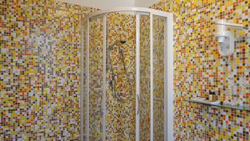 Triple Room | Bathroom shower