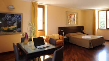 Ropa de cama hipoalergénica y minibar