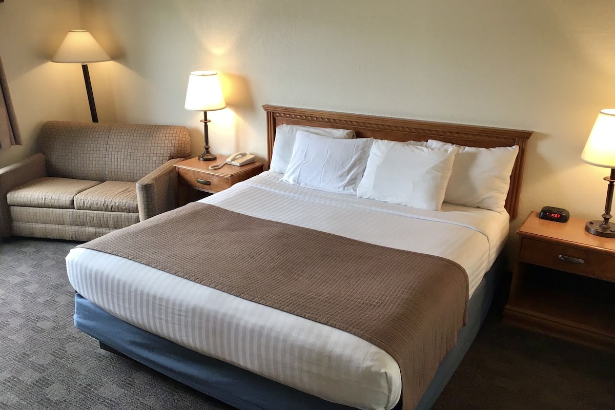 individually decorated, individually furnished, laptop workspace