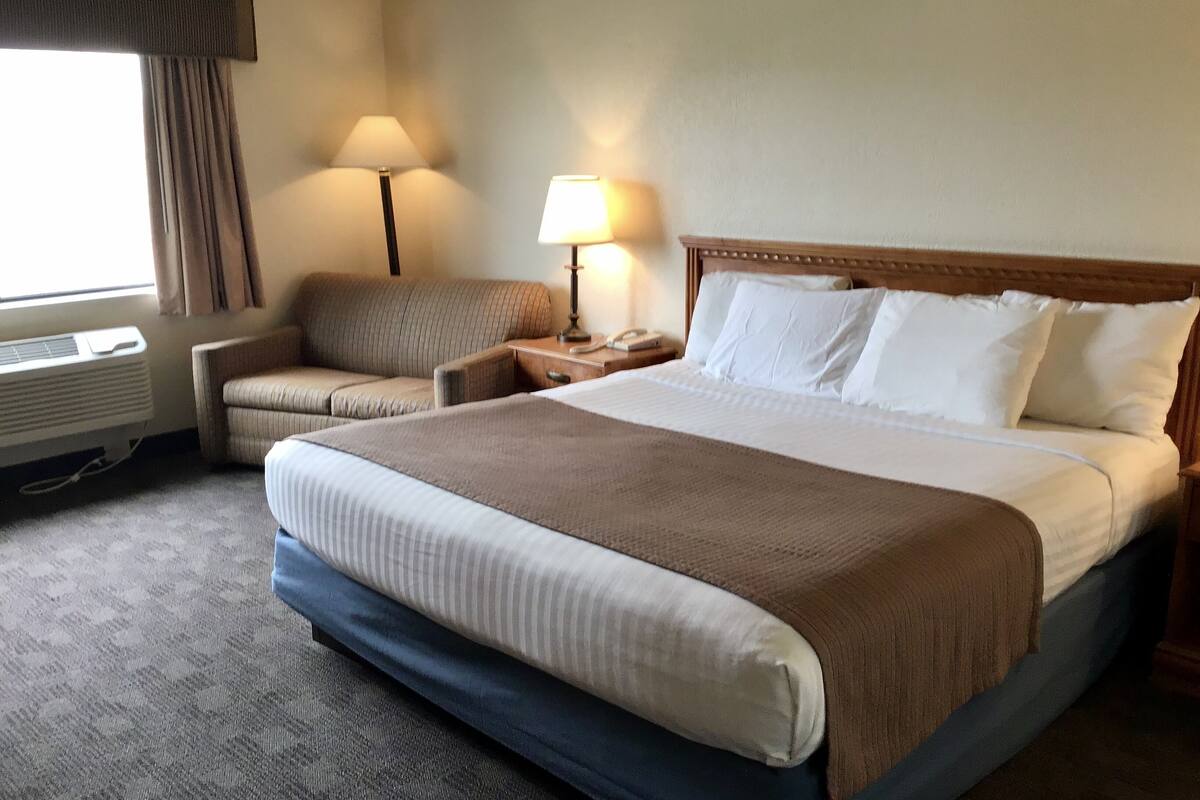 individually decorated, individually furnished, laptop workspace