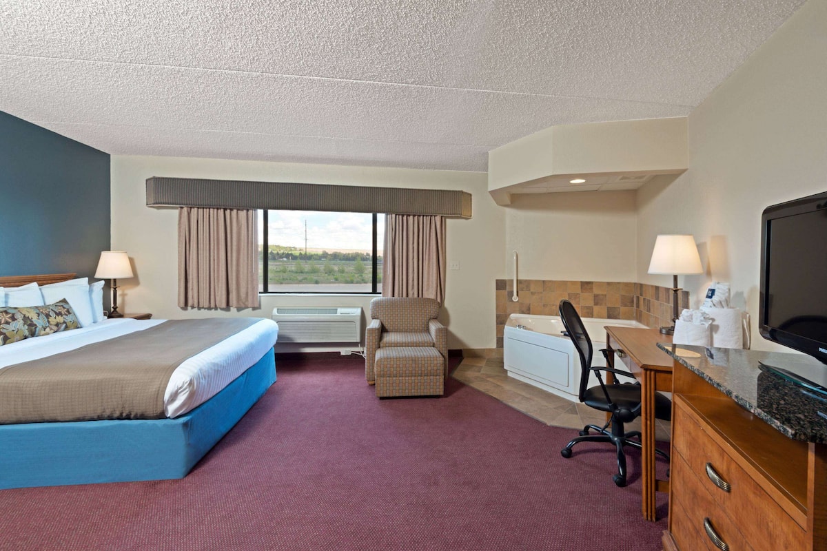 1 bedroom, individually decorated, individually furnished