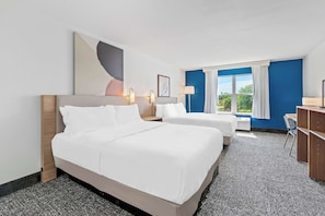 Ropa de cama de alta calidad y caja de seguridad en la habitación