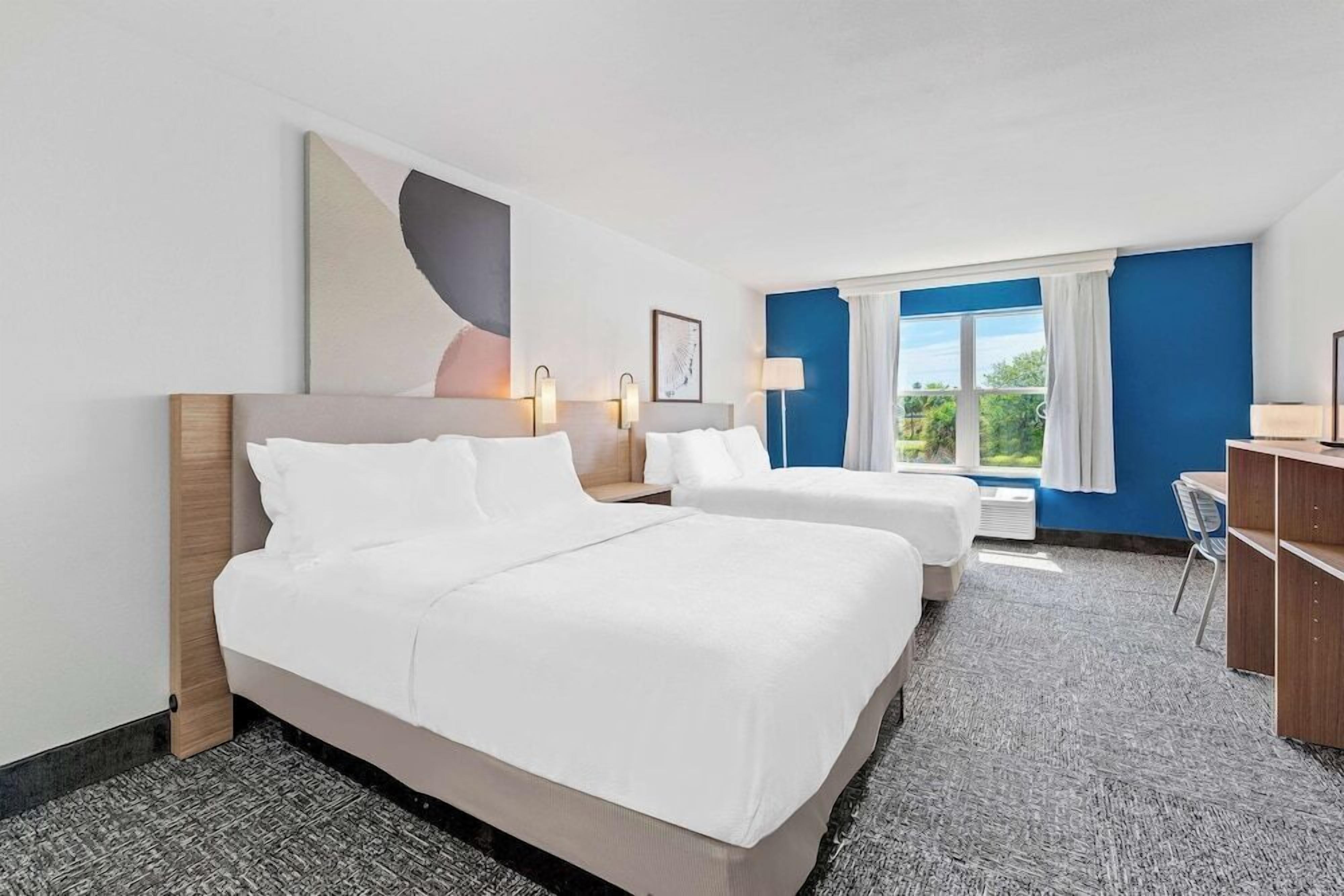 Premium bedding, in-room safe, desk, blackout drapes