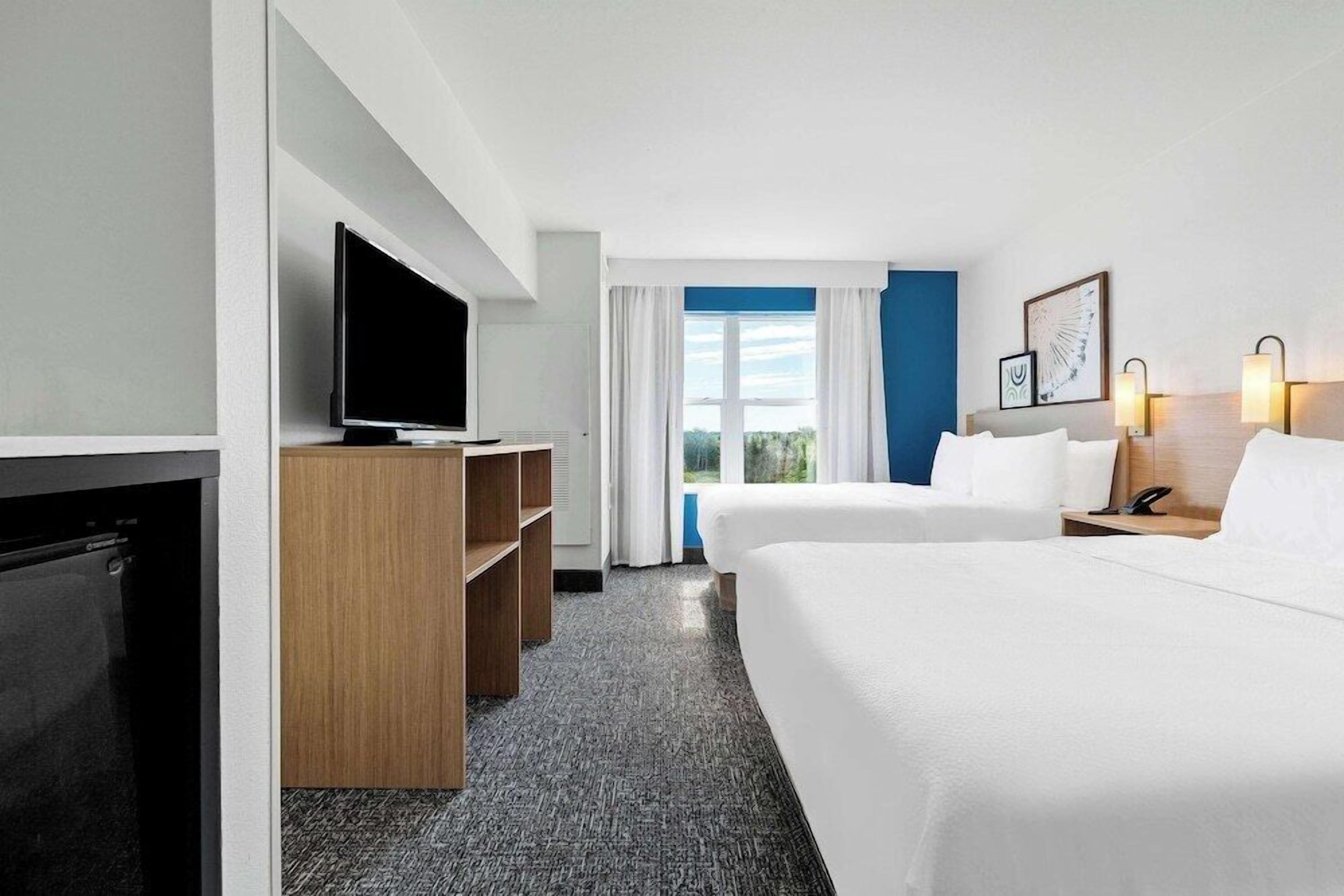 Premium bedding, in-room safe, desk, blackout drapes