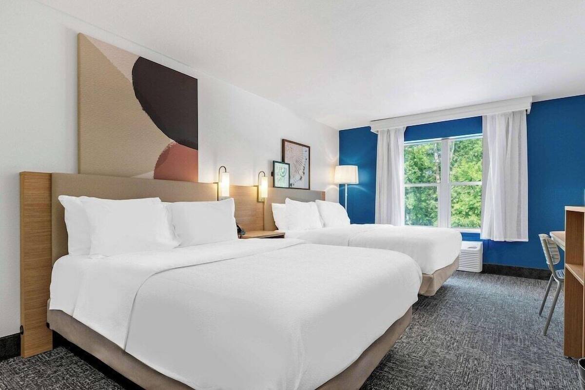 Premium bedding, in-room safe, desk, blackout drapes