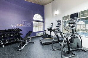A gym with treadmills, a bench, and dumbbells. - Holiday Inn Express & Suites Zion by IHG (Zion)