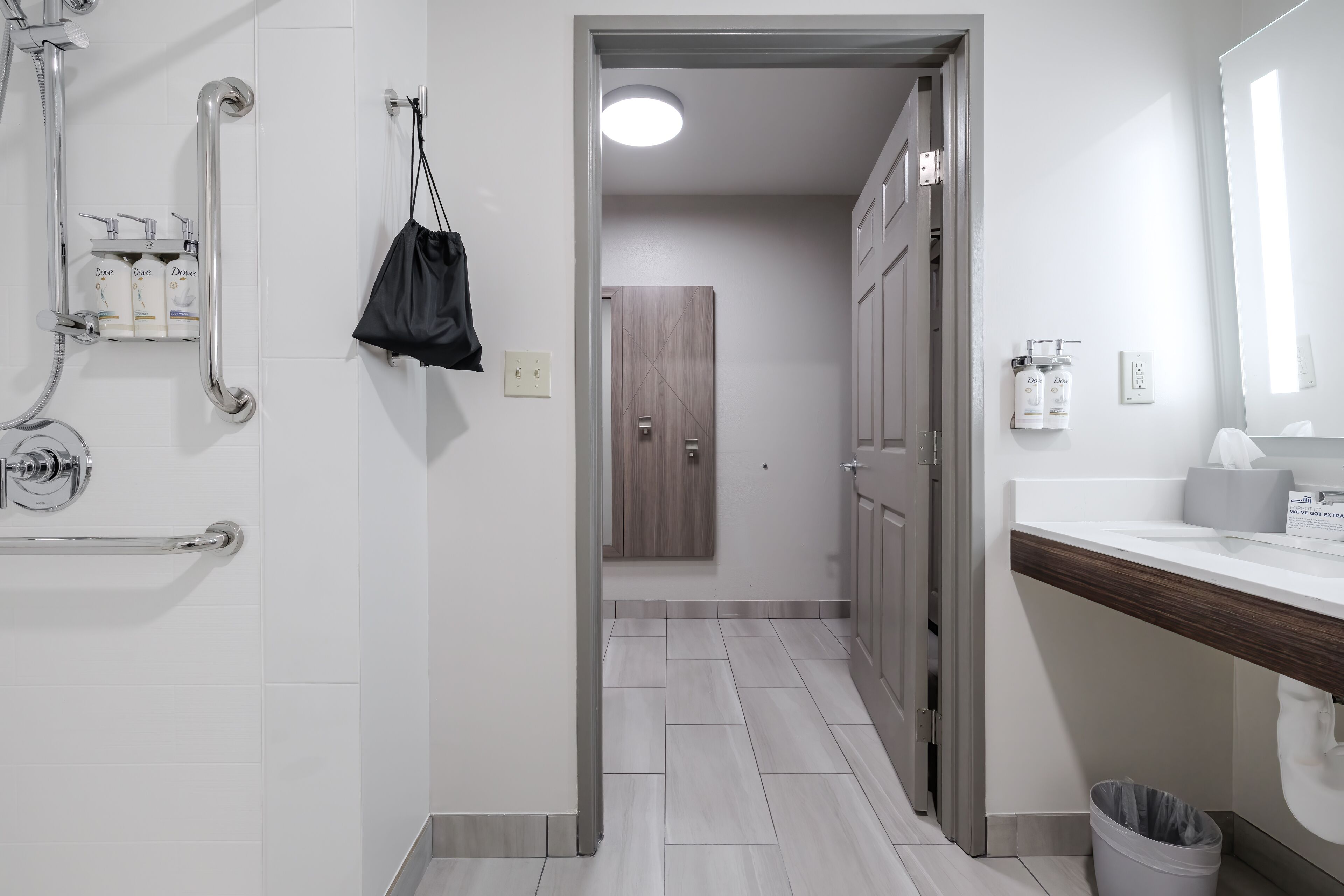 Photo - Holiday Inn Express & Suites Zion by IHG