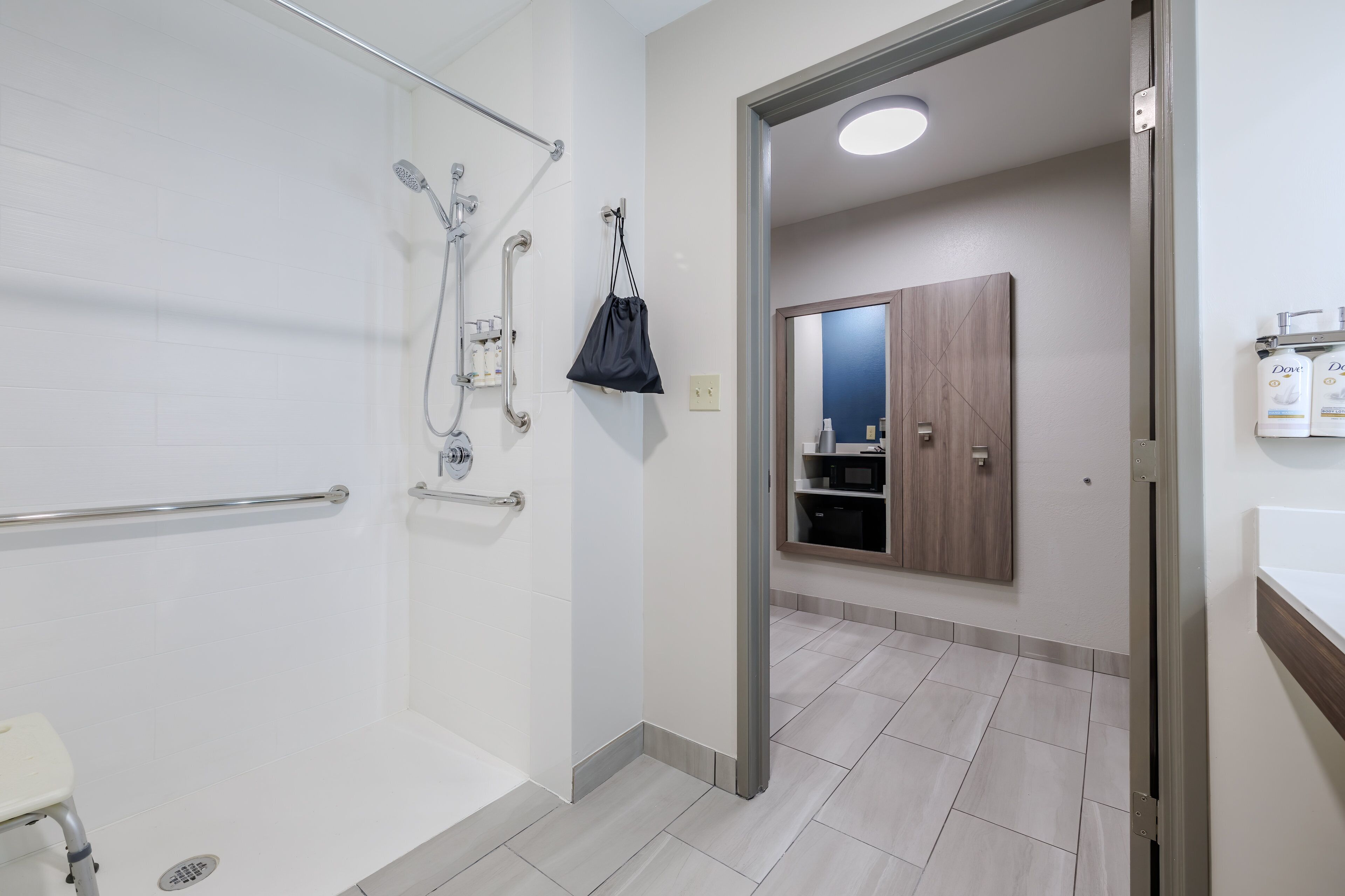 Photo - Holiday Inn Express & Suites Zion by IHG