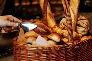 Daily buffet breakfast for a fee - Renaissance Suzhou Hotel (Suzhou)