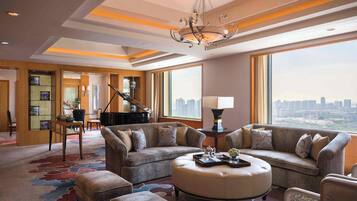 Suíte presidencial, 1 quarto (with one air purifier) | 1 quarto, roupas de cama premium, edredons de pluma, frigobar