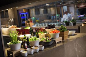 3 restaurants, breakfast, lunch, dinner served; Mediterranean cuisine - Renaissance Suzhou Hotel (Suzhou)