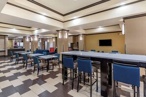 Free daily full breakfast  - Comfort Inn & Suites El Dorado (El Dorado)