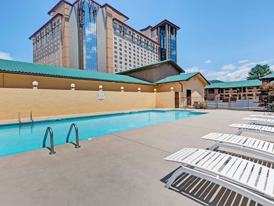 Sesongbasert utendørsbasseng