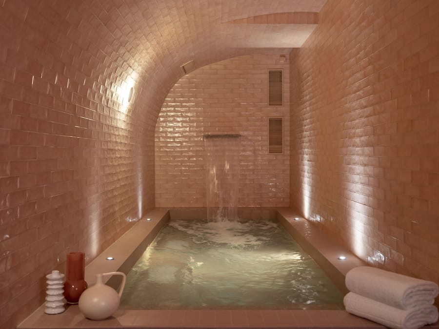 Behandlingsrum för par, bubbelpool och ångbastu