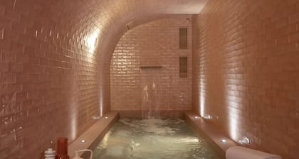 Le Petit Oberkampf Hotel & Spa