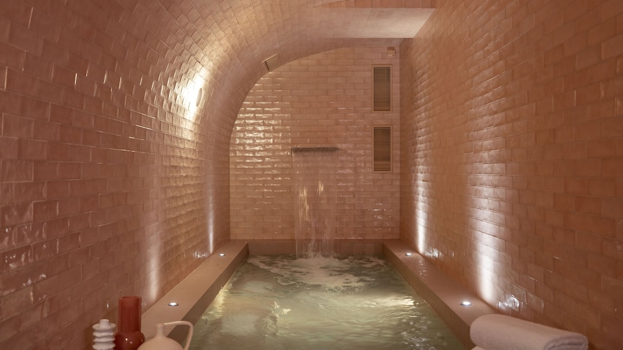 Le Petit Oberkampf Hotel & Spa