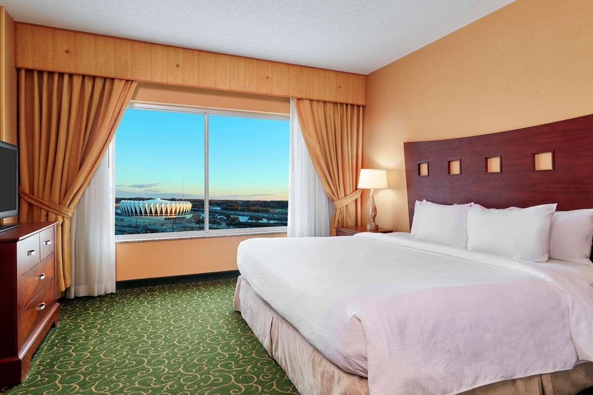 1 bedroom, premium bedding, in-room safe, desk