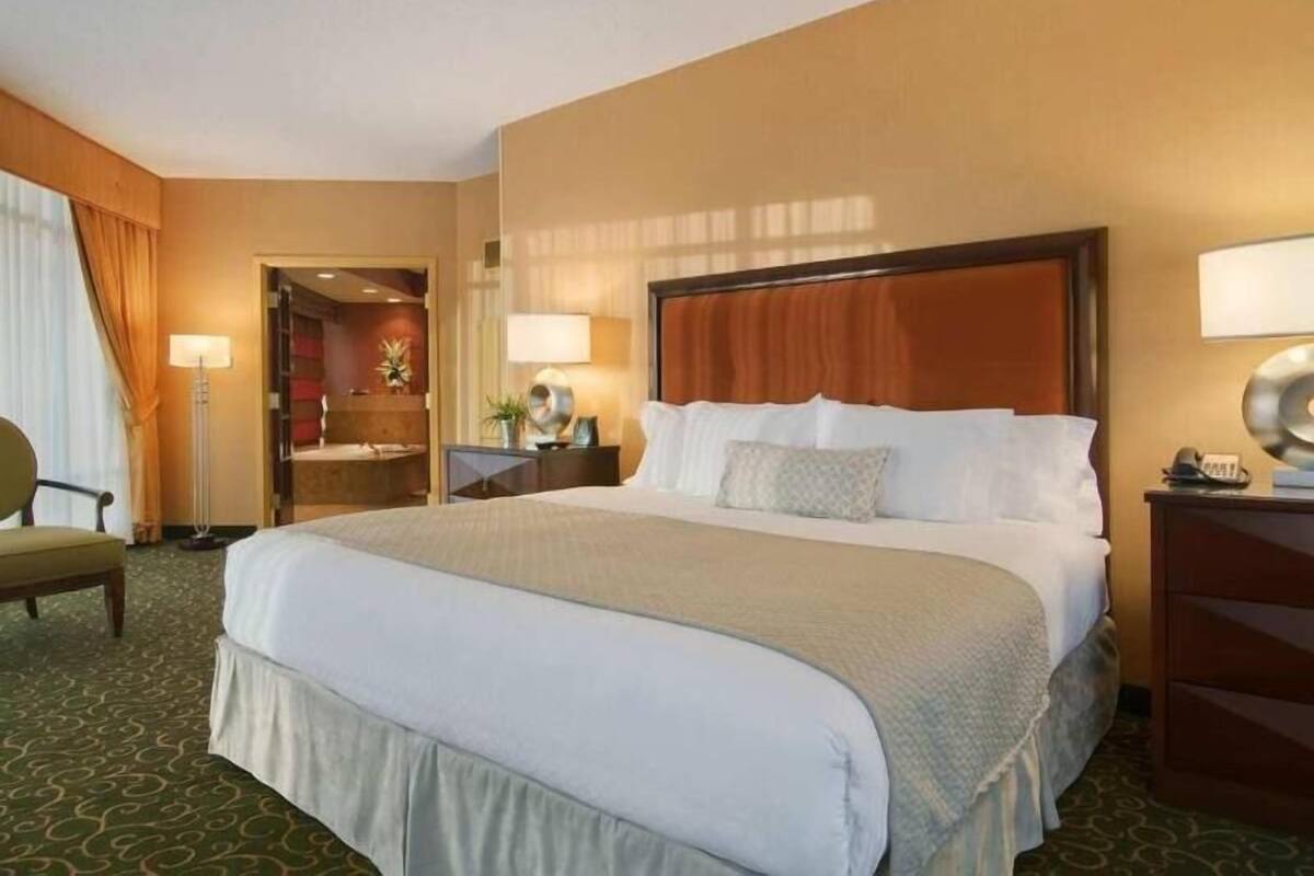 1 bedroom, premium bedding, in-room safe, desk