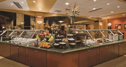Embassy Suites by Hilton Hampton Convention Center