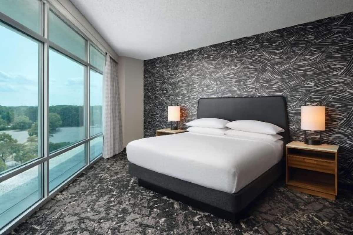 1 dormitorio, ropa de cama de alta calidad, caja fuerte y escritorio